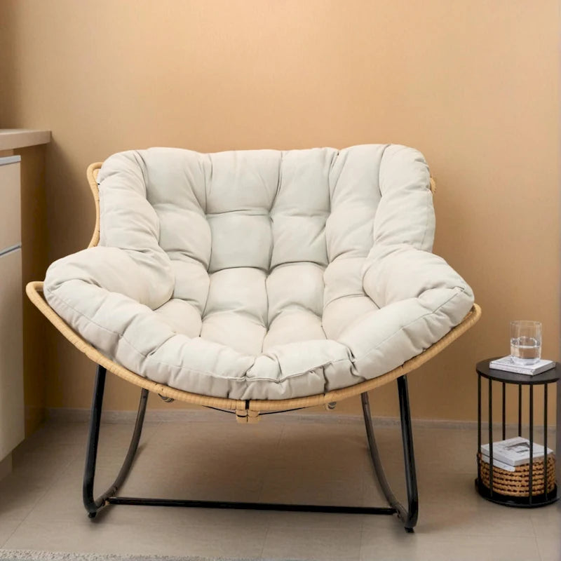 Fauteuil à bascule en rotin tressé gris foncé avec coussins et structure en métal