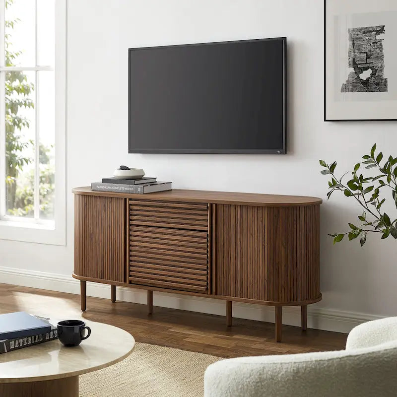 Buffet ovale cannelé en noyer avec portes coulissantes – Style Mid-Century Modern