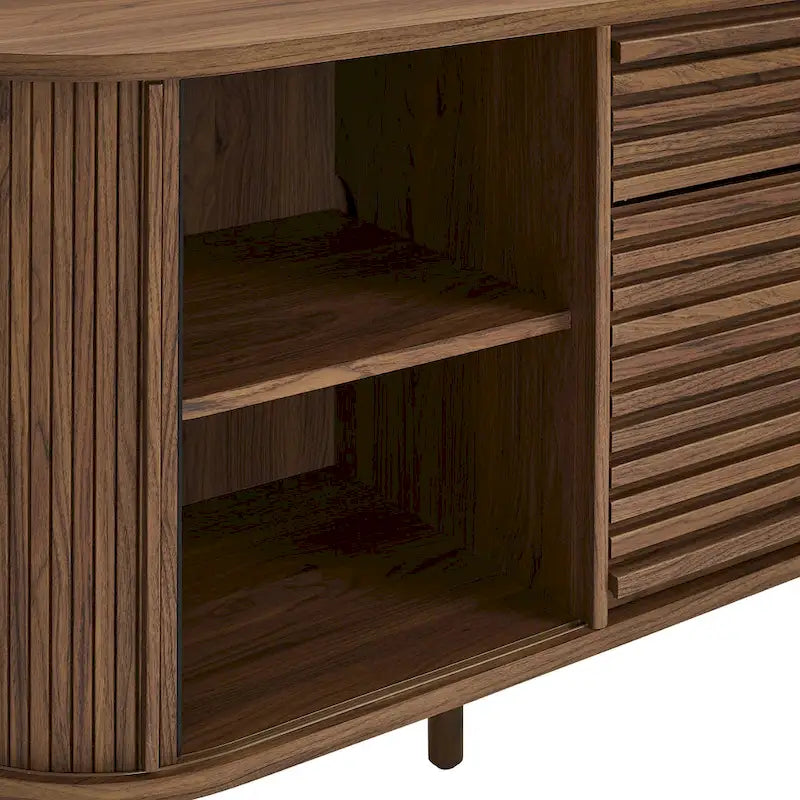 Buffet ovale cannelé en noyer avec portes coulissantes – Style Mid-Century Modern