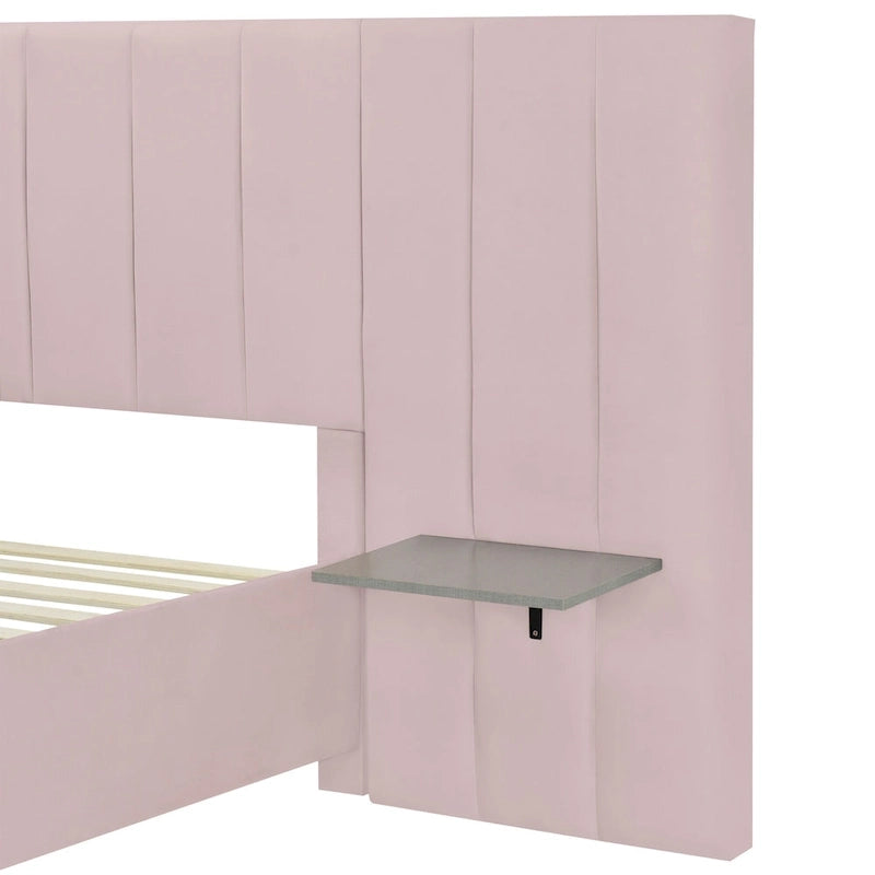 Lit plate-forme capitonné en velours rose avec tête de lit capitonnée surdimensionnée à chevrons et étagères latérales