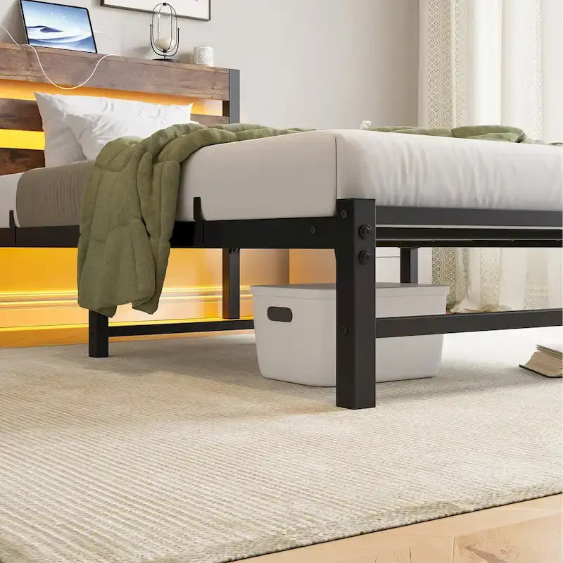 Cadre de lit double en métal avec tête de lit en bois, lumières RVB et chargeur USB, beige marron