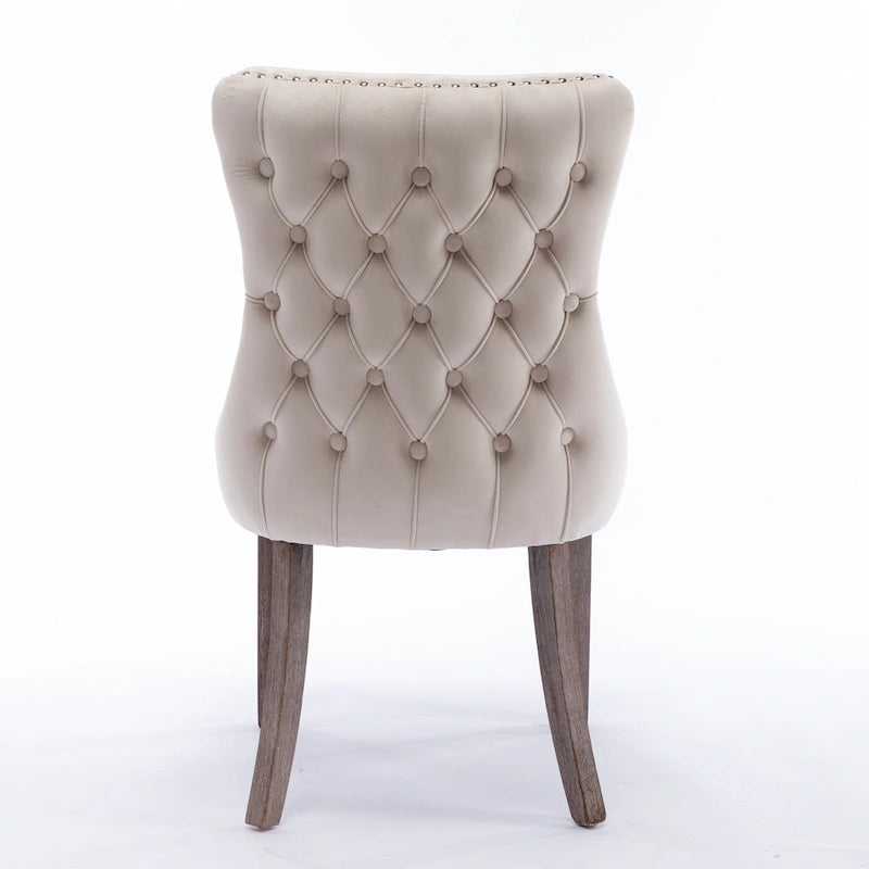 Chaise de salle à manger capitonnée en velours avec dossier à oreilles et clous décoratifs
