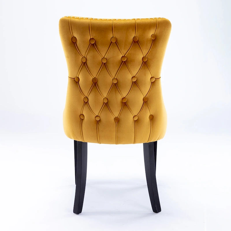 Chaise de salle à manger capitonnée en velours avec dossier à oreilles et clous décoratifs