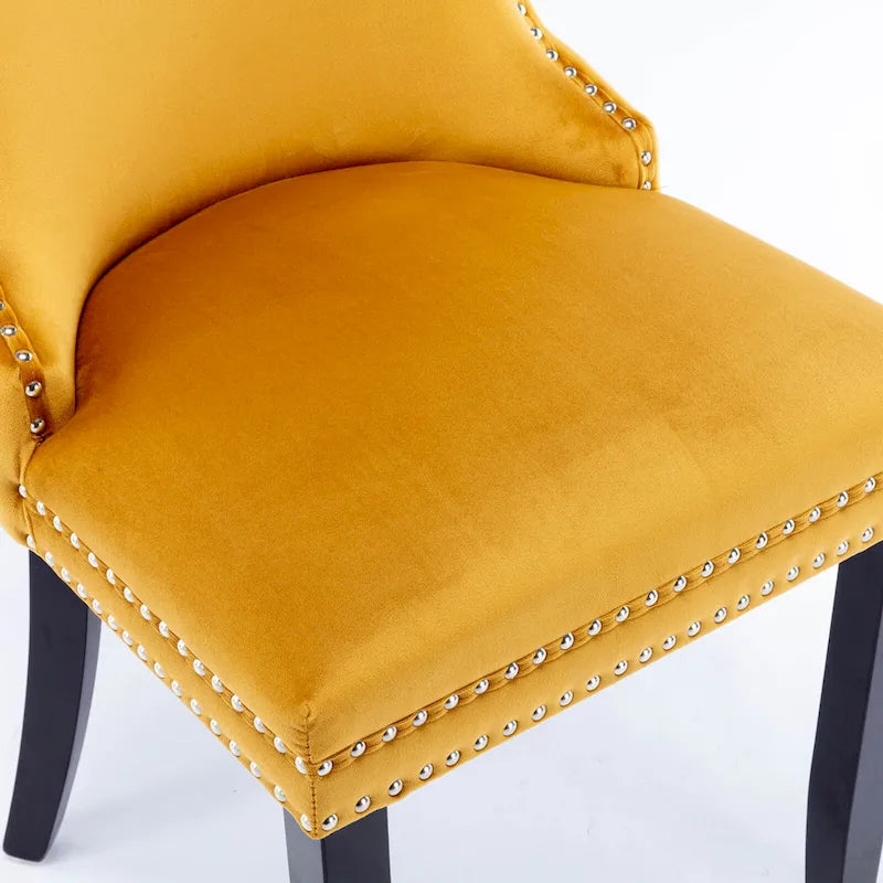 Chaise de salle à manger capitonnée en velours avec dossier à oreilles et clous décoratifs