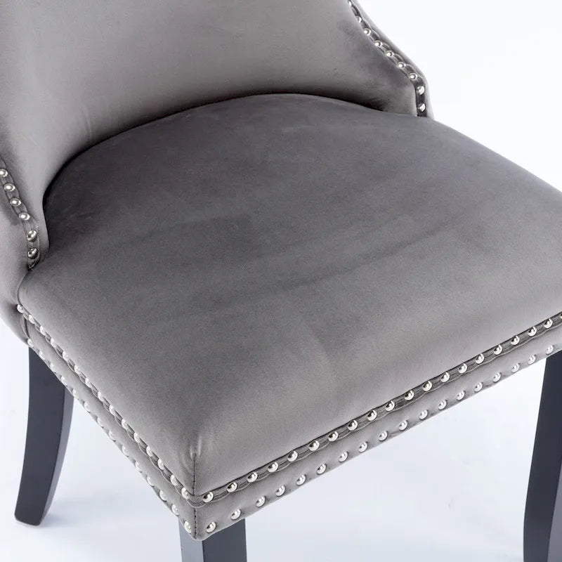 Chaise de salle à manger capitonnée en velours avec dossier à oreilles et clous décoratifs