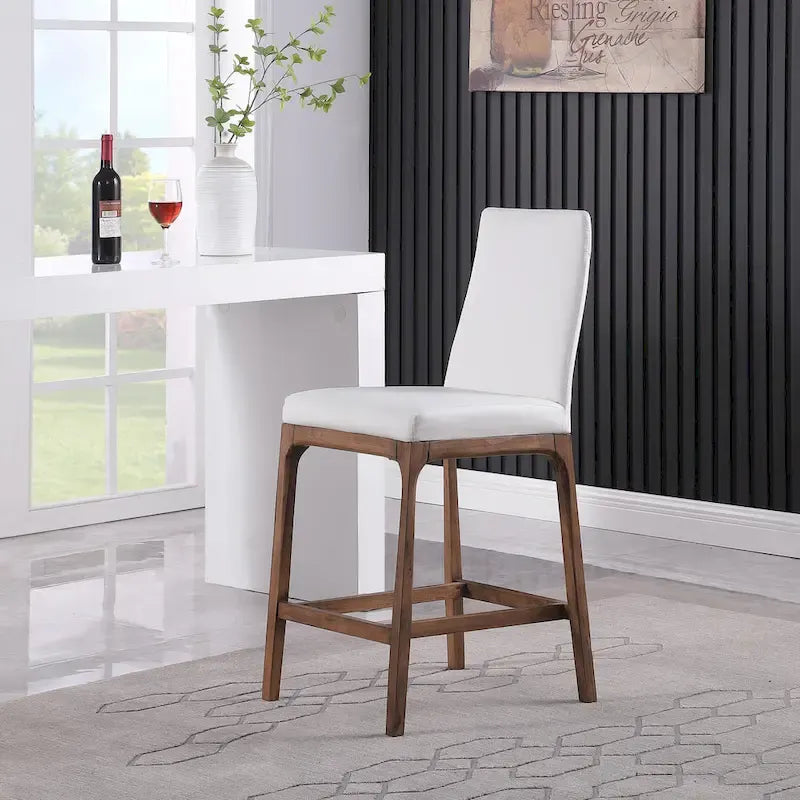 Tabouret de comptoir à dossier profilé en similicuir blanc avec pieds en bois massif