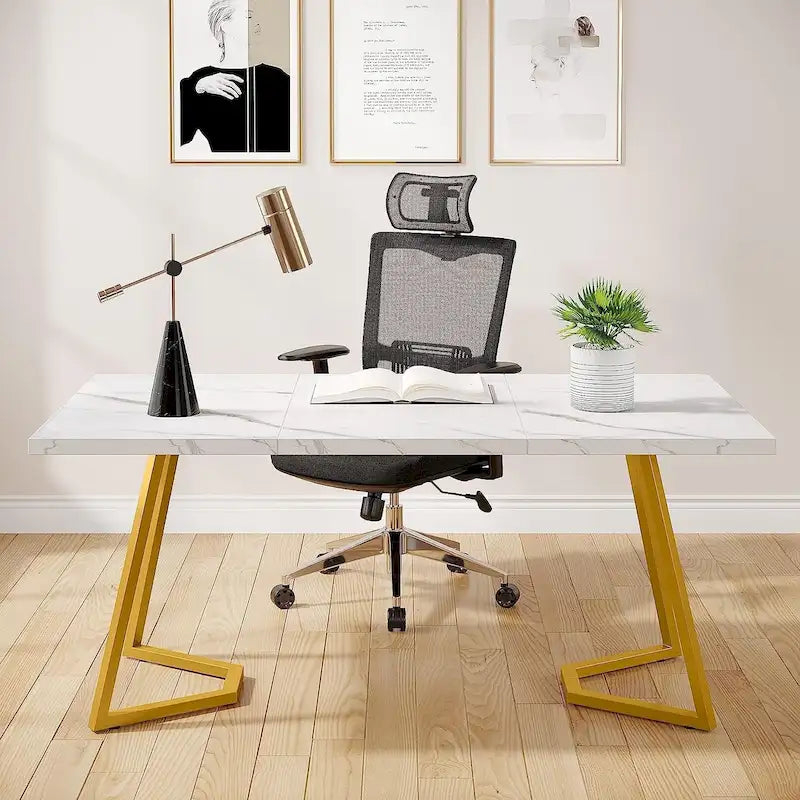 Bureau moderne en marbre blanc avec pieds en métal doré