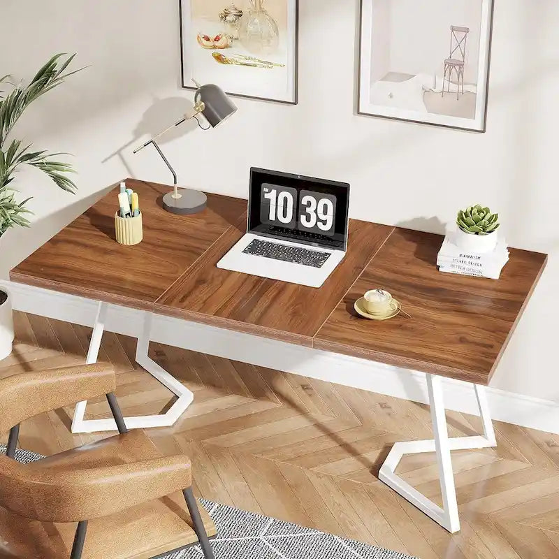 Bureau moderne en marbre blanc avec pieds en métal doré
