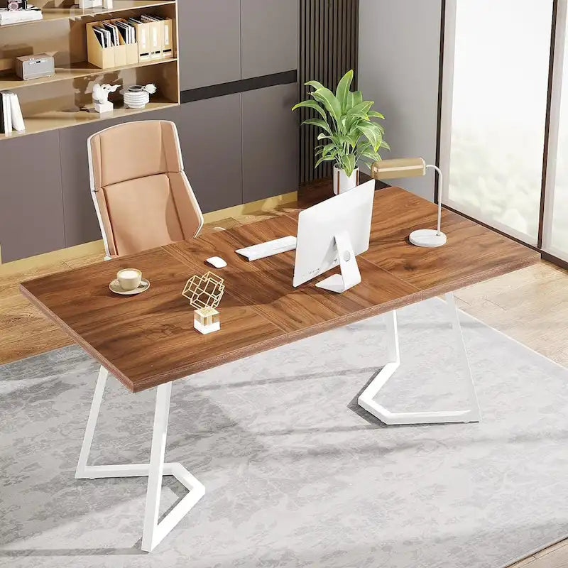 Bureau moderne en marbre blanc avec pieds en métal doré