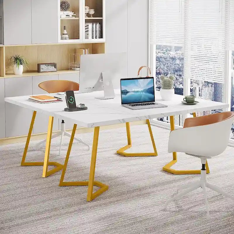 Bureau moderne en marbre blanc avec pieds en métal doré
