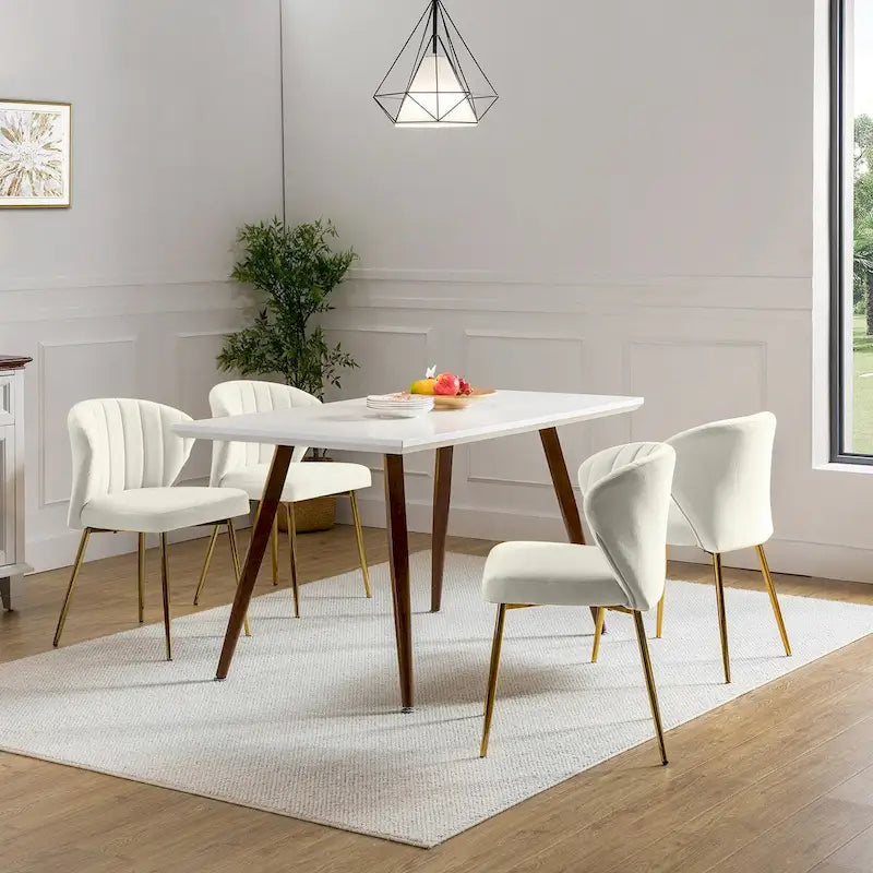 Chaise de salle à manger en velours avec pieds en métal doré, dossier incurvé et rembourré en mousse