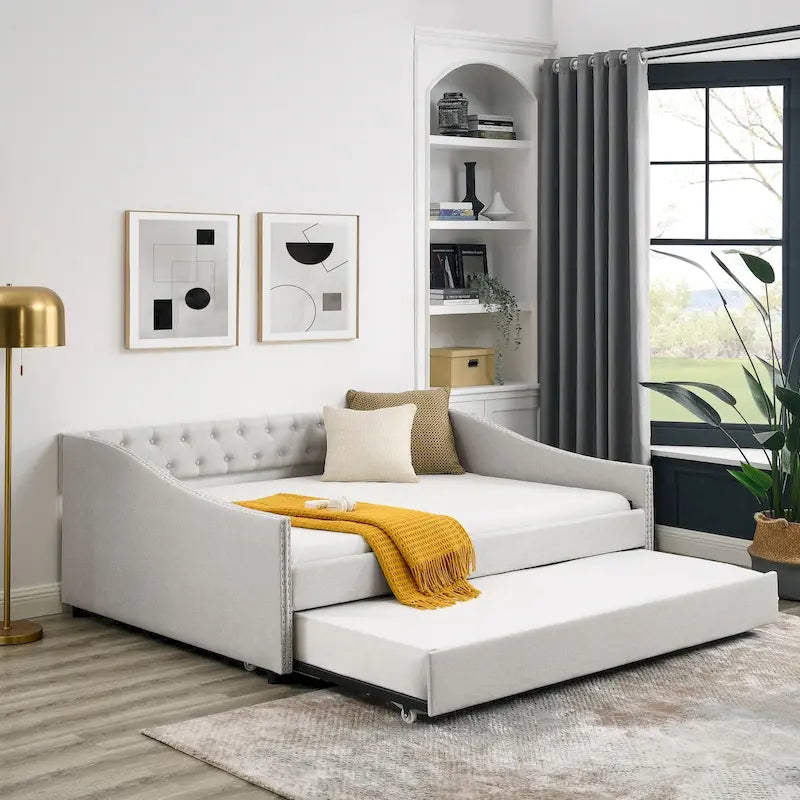 Lit de repos tapissé capitonné avec dossier capitonné à boutons et garniture cloutée, Gris et Beige