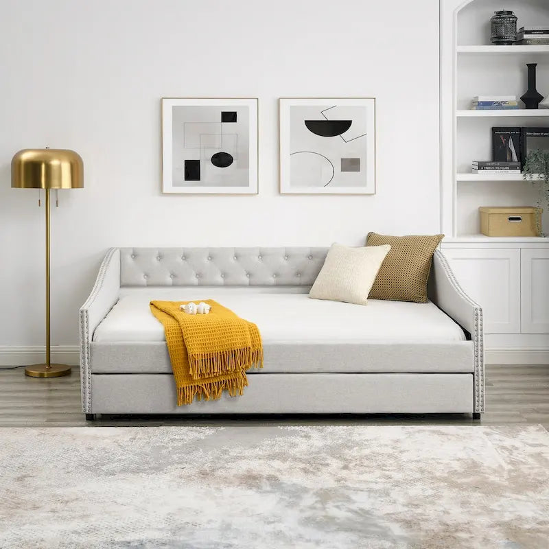 Lit de repos tapissé capitonné avec dossier capitonné à boutons et garniture cloutée, Gris et Beige