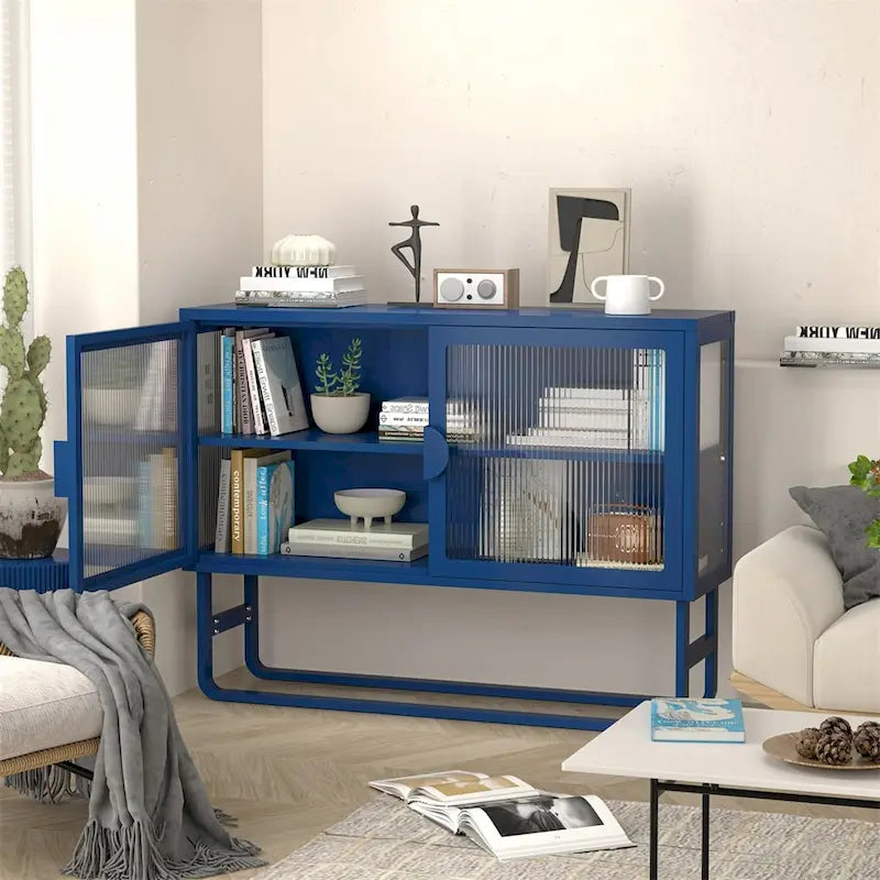 Buffet de rangement en métal bleu avec portes en verre cannelé et étagères réglables